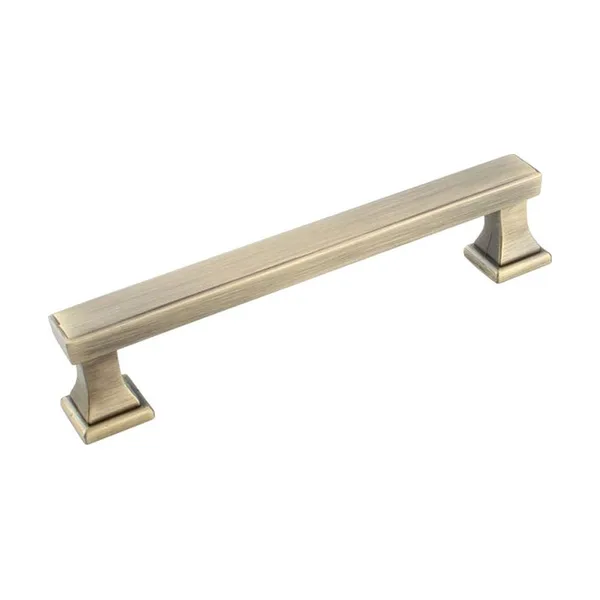 DELEWARE Cabinet Handles handle in Antique Brass, 128mm
