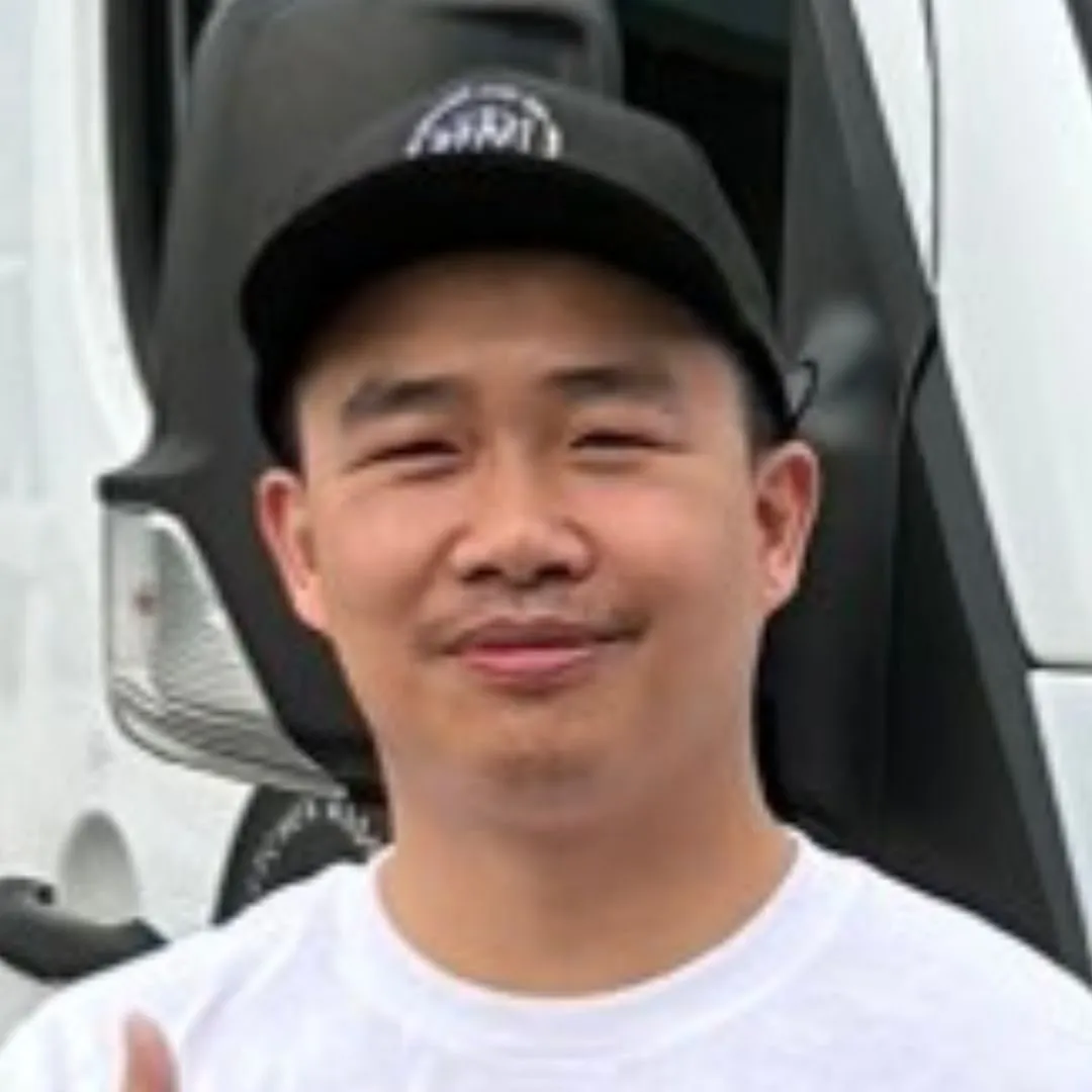 Travis, Lead hand