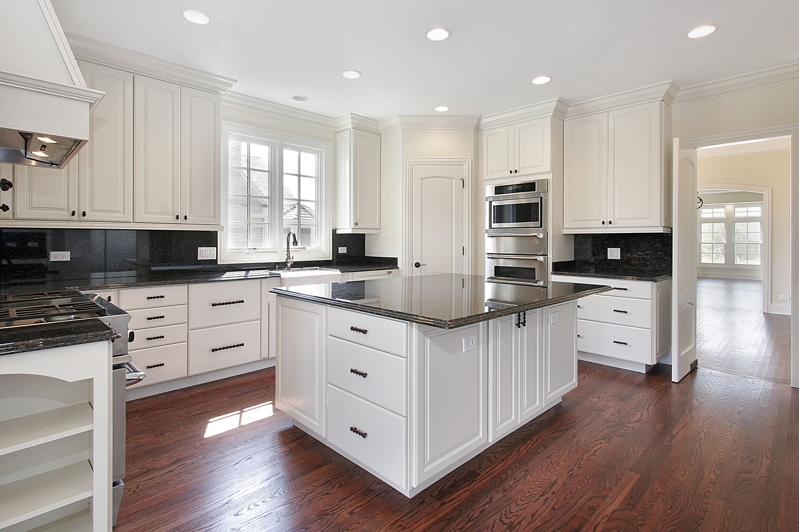 A Newer Kitchen with Kitchen Cabinet Refinishing Mississauga